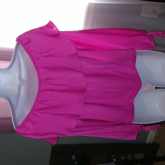 Over The Shoulder Ruffled Blouse - Picture 3 of 4